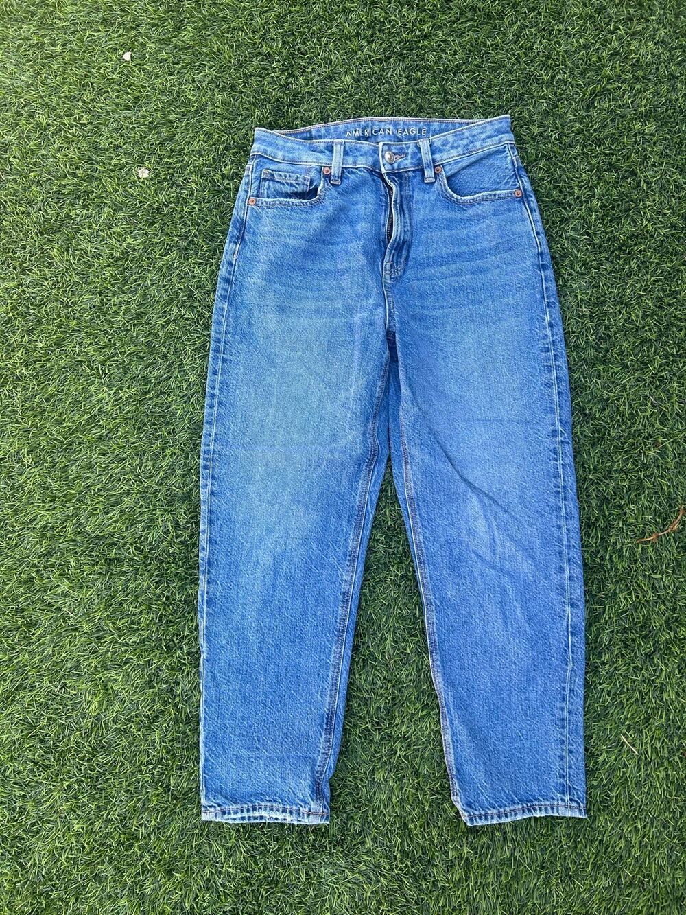 American Eagle Mom Straight Jean size 2